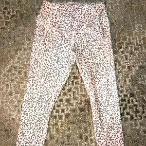 Evolution & creation brand, leopard print leggings with pockets. Like new cond.